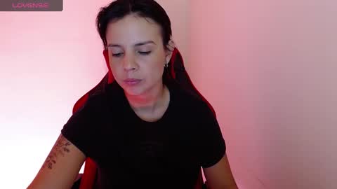 miarobinn_ online show from October 8, 7:58 am