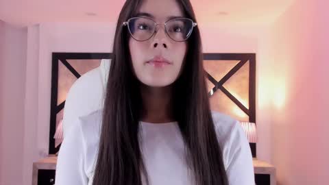 Mia online show from March 3, 8:43 pm