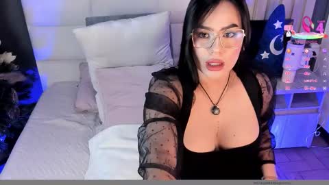 Mia online show from January 8, 7:09 pm