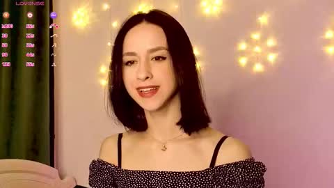 Mia online show from December 19, 12:22 pm