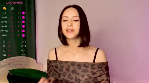 Mia online show from November 15, 9:00 am