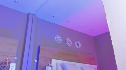 Mia online show from February 7, 5:27 pm