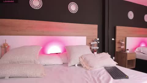 Mia online show from November 12, 5:26 pm