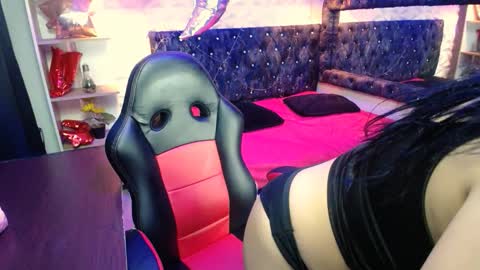 Snapshot of miavelvet_dl chatting on October 2, 12:15 pm mia online show from October 2, 12:15 pm