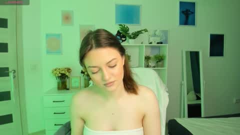 Mia online show from September 22, 3:43 am