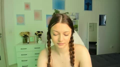 Mia online show from September 12, 4:03 am