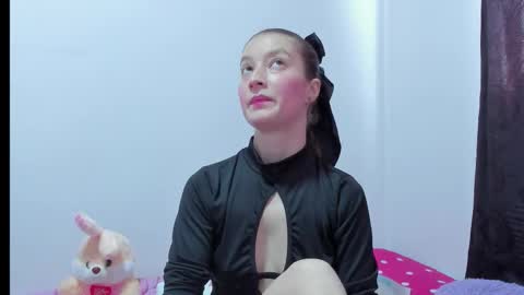 Snapshot of miavolkova_ chatting on September 29, 5:23 pm Chloe online show from September 29, 5:23 pm