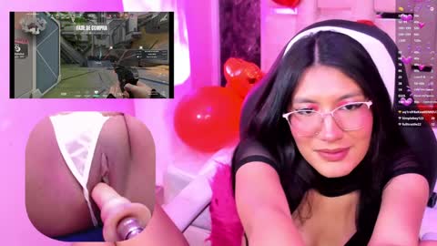 Snapshot of miavoss_ chatting on February 5, 10:44 pm mia online show from February 5, 10:44 pm