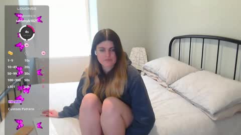 Snapshot of miawallace__ chatting on February 19, 1:39 pm Mia online show from February 19, 1:39 pm