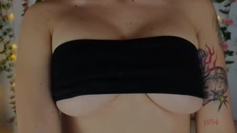 Snapshot of miawinxxx848 chatting on October 9, 10:04 pm Mia Winx online show from October 9, 10:04 pm