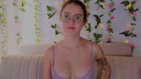 Snapshot of miawinxxx848 chatting on October 17, 9:19 pm Mia Winx online show from October 17, 9:19 pm