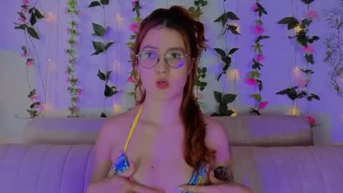 Snapshot of miawinxxx848 chatting on October 13, 9:28 pm Mia Winx online show from October 13, 9:28 pm