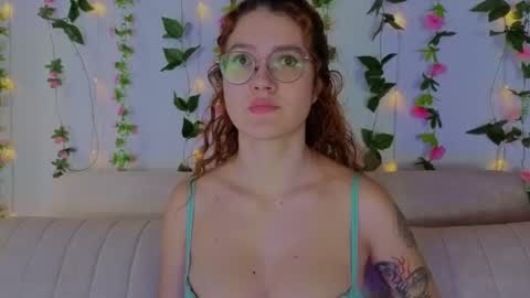 Snapshot of miawinxxx848 chatting on October 21, 9:29 pm Mia Winx online show from October 21, 9:29 pm