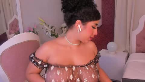 Snapshot of miawoderfull chatting on March 10, 9:34 am Mia online show from March 10, 9:34 am