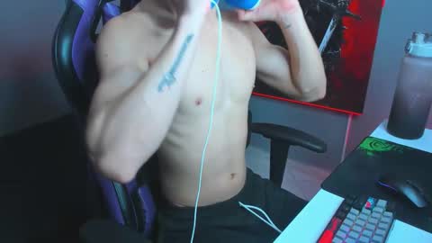 Snapshot of michael_twink18 chatting on September 23, 5:12 am Michael online show from September 23, 5:12 am
