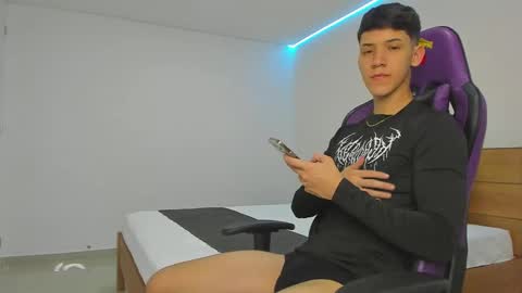 Snapshot of michael_twink18 chatting on March 1, 2:59 am Michael online show from March 1, 2:59 am