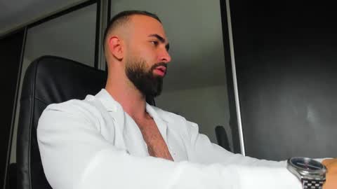 MichaelEvansx online show from March 5, 9:59 pm