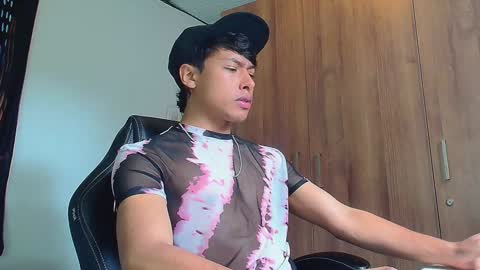 Snapshot of michaelstones chatting on January 4, 3:49 pm michaelstones online show from January 4, 3:49 pm