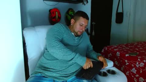 Snapshot of michell_myers chatting on February 12, 12:27 am michell_myers online show from February 12, 12:27 am