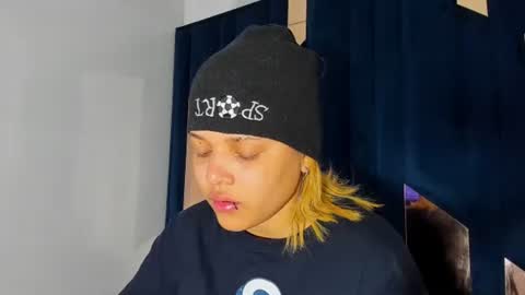 Snapshot of michell_rs chatting on September 21, 4:49 am michell_rs online show from September 21, 4:49 am