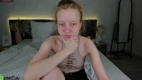 michelle_blond online show from March 7, 10:26 am