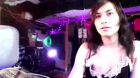 Snapshot of michelle_flowers chatting on October 15, 3:10 am michelle_flowers online show from October 15, 3:10 am