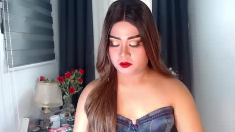 Snapshot of michellechannelxxx chatting on February 25, 1:43 pm Michelle online show from February 25, 1:43 pm