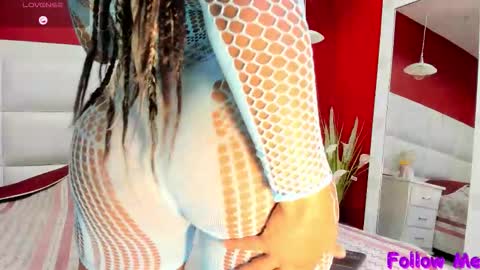 Snapshot of michellelewiss_ chatting on September 29, 1:10 pm Michelle online show from September 29, 1:10 pm
