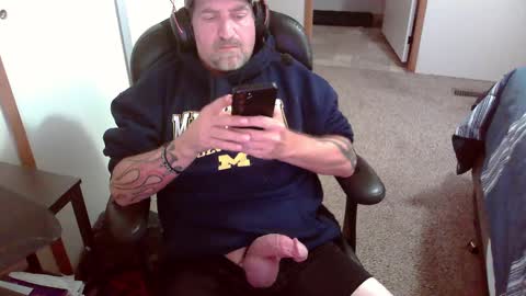 Snapshot of michigan_daddy chatting on October 20, 3:17 pm TattedInDetroit online show from October 20, 3:17 pm