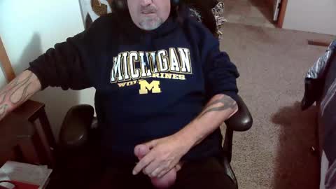 Snapshot of michigan_daddy chatting on October 22, 10:33 pm TattedInDetroit online show from October 22, 10:33 pm
