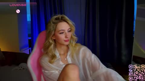 Snapshot of mickeydior chatting on October 11, 12:54 pm mickeydior online show from October 11, 12:54 pm