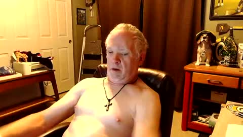 Snapshot of midwestdad09 chatting on October 4, 7:39 am midwestdad09 online show from October 4, 7:39 am