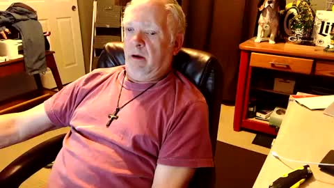 Snapshot of midwestdad09 chatting on October 5, 10:01 am midwestdad09 online show from October 5, 10:01 am