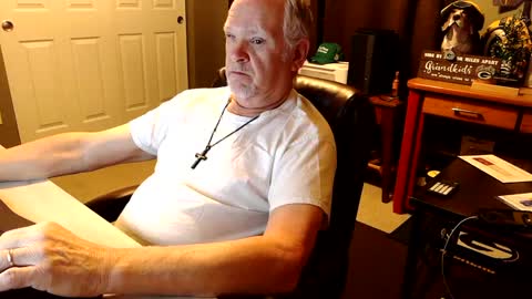 Snapshot of midwestdad09 chatting on October 13, 10:39 am midwestdad09 online show from October 13, 10:39 am