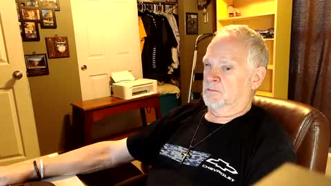 Snapshot of midwestdad09 chatting on September 30, 1:54 pm midwestdad09 online show from September 30, 1:54 pm