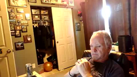 Snapshot of midwestdad09 chatting on October 17, 1:59 pm midwestdad09 online show from October 17, 1:59 pm