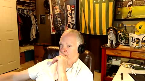 Snapshot of midwestdad09 chatting on September 13, 1:52 am midwestdad09 online show from September 13, 1:52 am