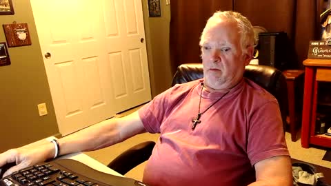 Snapshot of midwestdad09 chatting on October 6, 11:28 am midwestdad09 online show from October 6, 11:28 am
