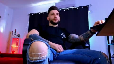 MightyAaron online show from April 8, 5:10 am