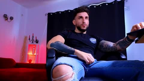 MightyAaron online show from November 21, 7:39 am