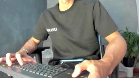 Miguel Hernandez online show from March 1, 9:37 pm