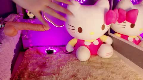   online show from March 23, 12:10 pm