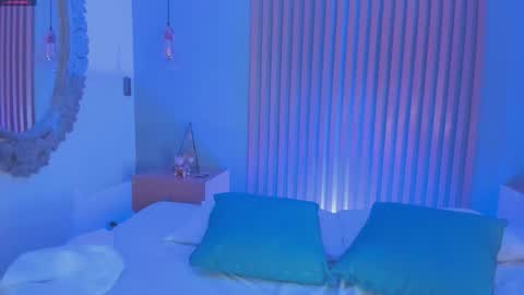 Mia online show from February 5, 11:25 am