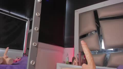 Mia online show from November 11, 8:44 pm