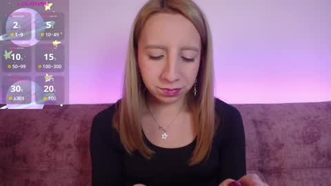 Snapshot of miiaa_doll chatting on October 10, 1:11 am MIIA online show from October 10, 1:11 am