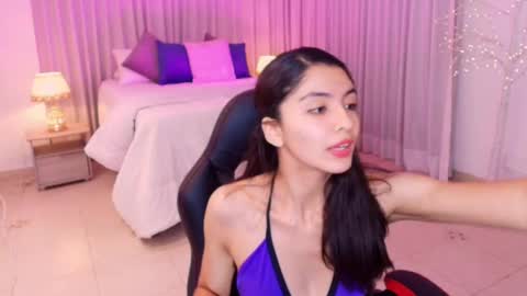 Snapshot of miiaa_evans chatting on February 18, 3:31 am Mia online show from February 18, 3:31 am