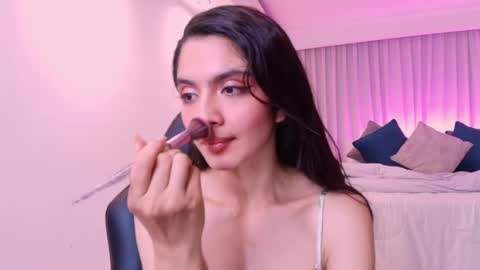 Snapshot of miiaa_evans chatting on February 19, 7:17 am Mia online show from February 19, 7:17 am