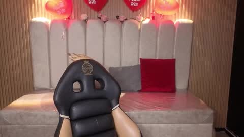 miiaa_evans1 online show from February 17, 8:19 pm