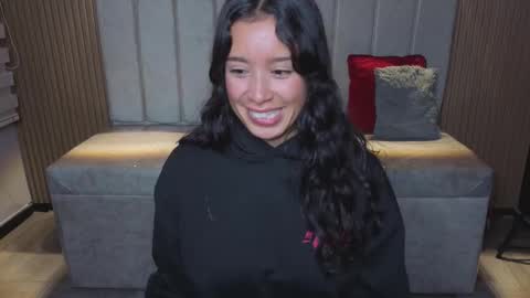 miiaa_evans1 online show from February 7, 7:39 pm