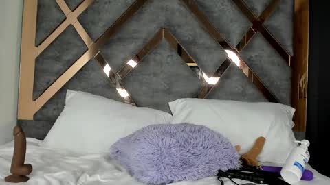 miiawinsters online show from December 18, 4:28 pm